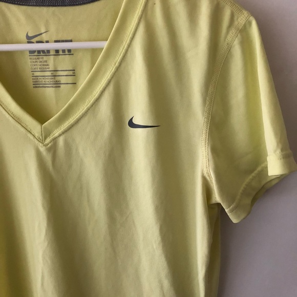 Nike dri fit women’s shirt medium athletic wear - Picture 3 of 7